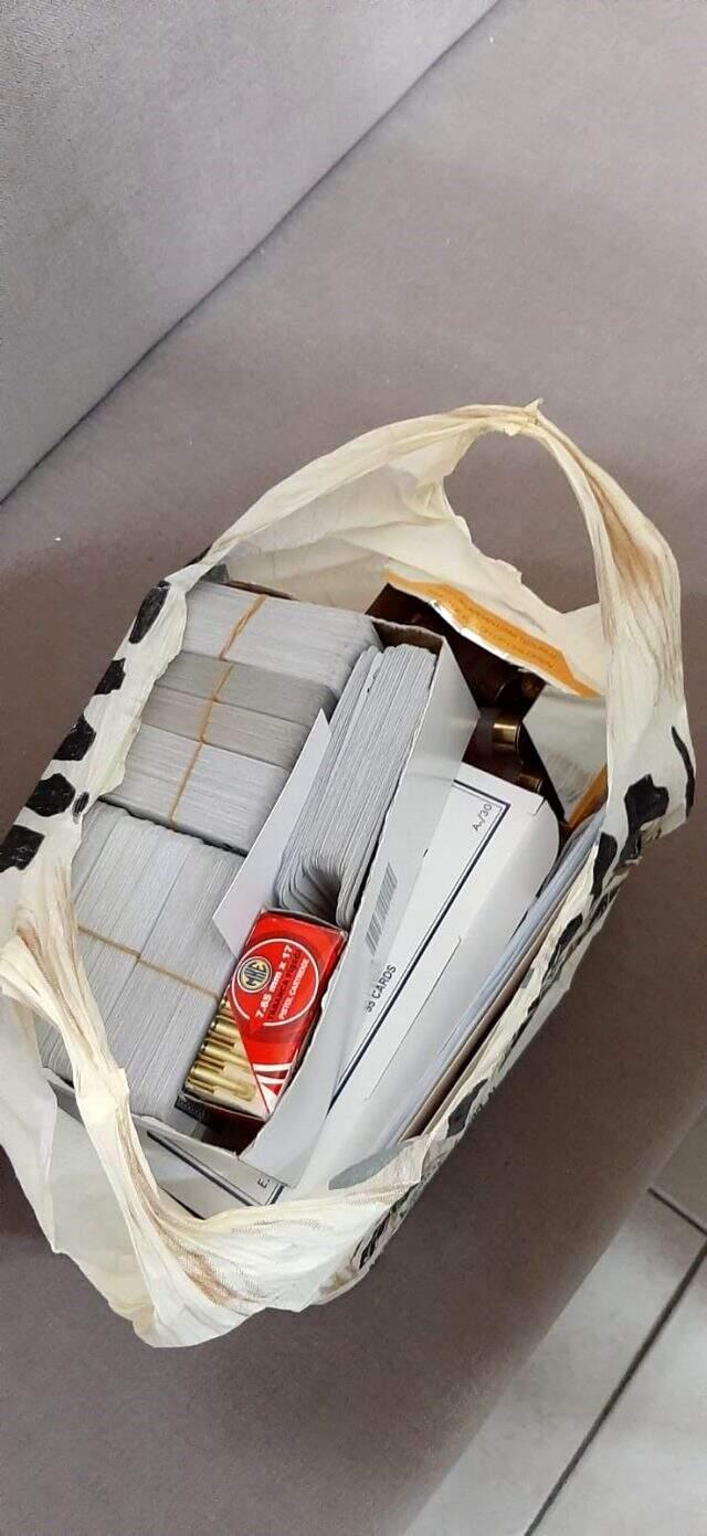 Koronavirüs tedbirlerini hiçe sayıp kumarhaneye çevrilen emlakçıya, zabıta baskın düzenledi