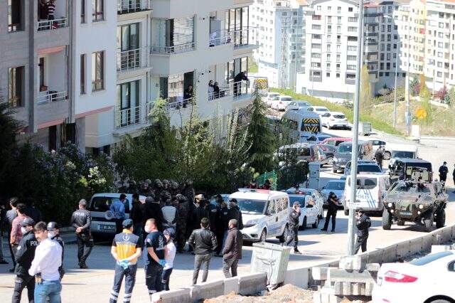 Eşi evi terk edince 2 çocuğunu silahla rehin aldı Eşi evi terk edince 2 çocuğunu silahla rehin aldı