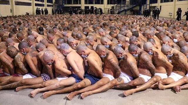 El Salvador'da mahkumlara benzeri görülmemiş hücre cezası