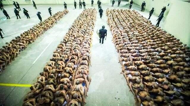 El Salvador'da mahkumlara benzeri görülmemiş hücre cezası