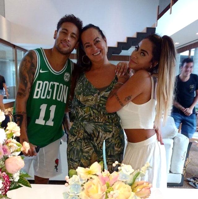 Neymar'ın annesi, sevgilisinin aşçı ile ilişkisi olduğunu öğrenince evden kovdu