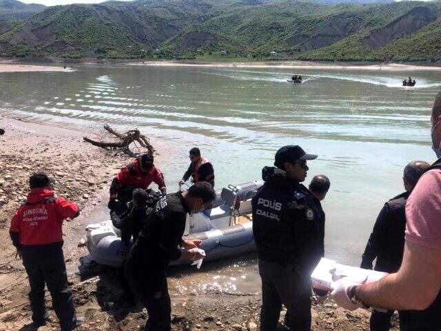 Tunceli'de kayıp uzman çavuş Yılmaz Güneş'in cansız bedeni bulundu Tunceli'de kayıp uzman çavuş Yılmaz Güneş'in cansız bedeni bulundu