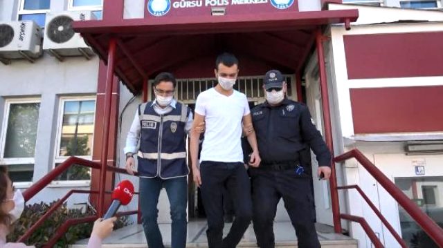 Bursa'da aracına çıplak kadın afişi astı, gözaltına alındı