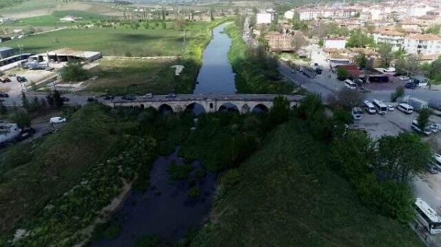 Fabrikalar üretime ara verince 20 yıldır kirli akan Lüleburgaz Deresi temizlendi, balıklar geri döndü Fabrikalar üretime ara verince 20 yıldır kirli akan Lüleburgaz Deresi temizlendi, balıklar geri döndü