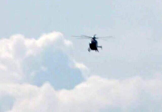 Acil hasta için tarlaya inmek isteyen ambulans helikoptere tarla sahipleri izin vermedi Acil hasta için tarlaya inmek isteyen ambulans helikoptere tarla sahipleri izin vermedi