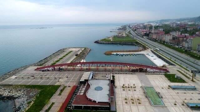 Altından su akmadığı için eleştirilen köprünün kaderini, bölge halkı belirleyecek