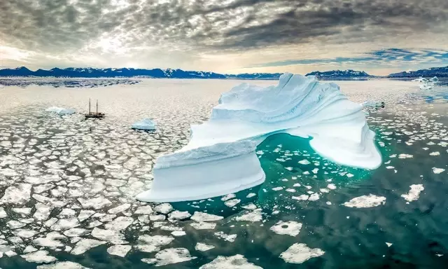 Fotoğraflarla: Kuzey ülkelerinde 'gerçek üstü' ışıklar