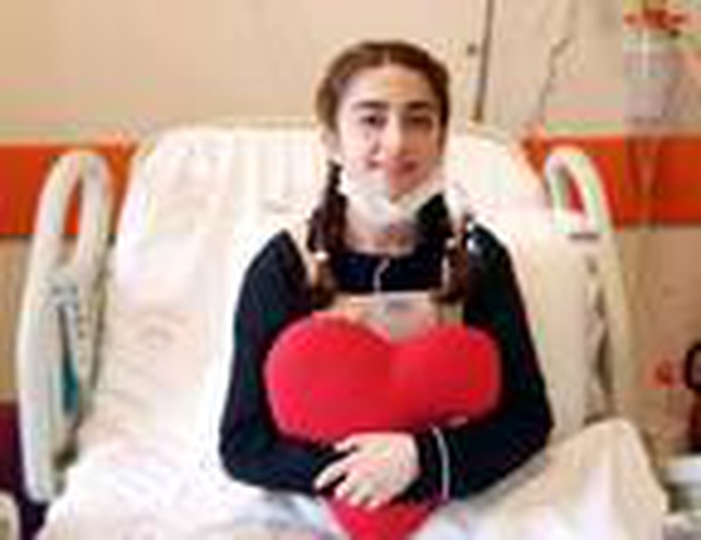 Korona teşhisi konulan hemşire, tırnaklarındaki değişimden kalp hastası olduğunu anladı