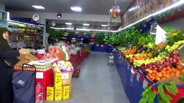Vatandaşın, marketteki hırsızlığı köpeği ile engellediği anlar güvenlik kamerasına yansıdı Vatandaşın, marketteki hırsızlığı köpeği ile engellediği anlar güvenlik kamerasına yansıdı