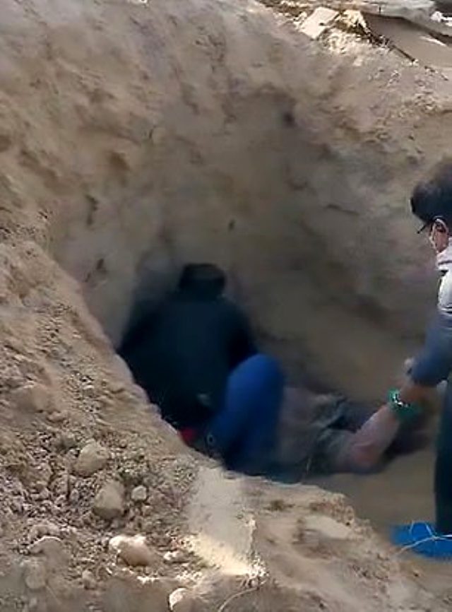 Çin'de bir adam engelli annesini diri diri gömdü, kadın 3 gün sonra kurtarıldı