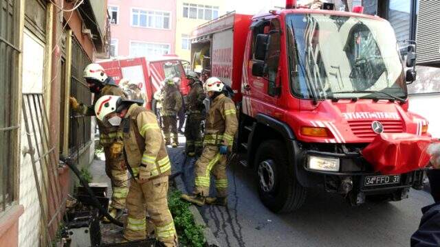 İş yerinde çıkan yangında kasadaki paralar da kül oldu İş yerinde çıkan yangında kasadaki paralar da kül oldu