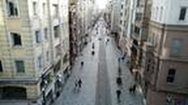 Bakan Koca'nın uyarısına rağmen İstiklal Caddesi'ndeki yoğunluk devam ediyor