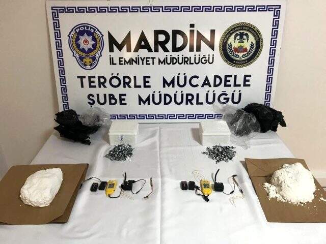 MİT ve polisten ortak operasyonundan kilolarca patlayıcıyla Mardin'e gelen terörist yakalandı MİT ve polisten ortak operasyonundan kilolarca patlayıcıyla Mardin'e gelen terörist yakalandı