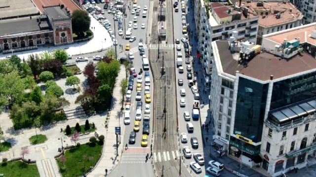 Türkiye'deki koronavirüs günlerinde Eminönü'ndeki yoğunluk havadan fotoğraflandı