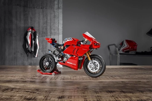Ducati'nin LEGO hali: LEGO Technic Ducati Panigale V4 R
