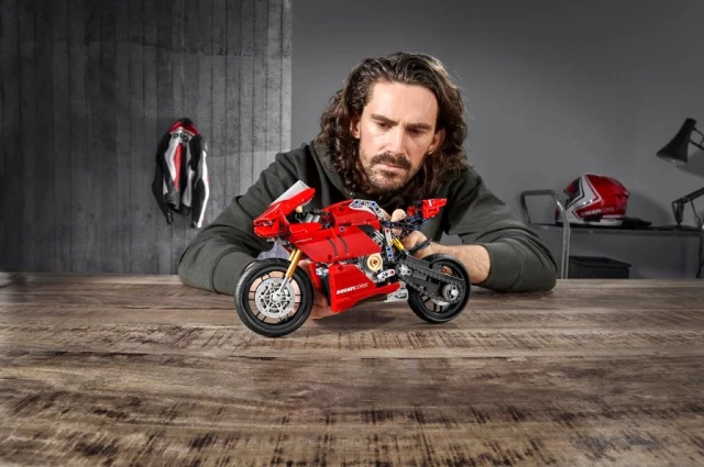 Ducati'nin LEGO hali: LEGO Technic Ducati Panigale V4 R