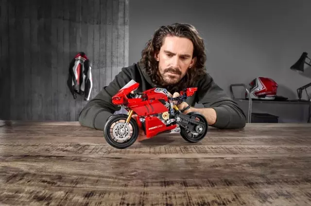 Ducati'nin LEGO hali: LEGO Technic Ducati Panigale V4 R