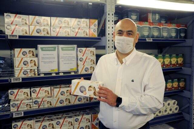 Marketlerde cerrahi maske satışı başladı! Bir kişi en fazla 3 kutu alabiliyor Marketlerde cerrahi maske satışı başladı! Bir kişi en fazla 3 kutu alabiliyor