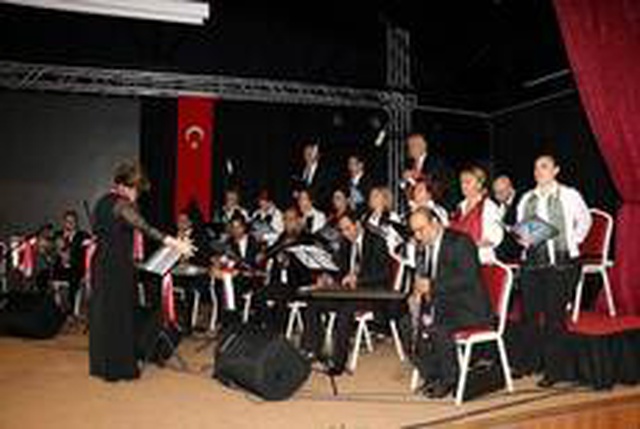 Evinin önünde silahlı saldırıya uğrayan müzisyen hayatını kaybetti