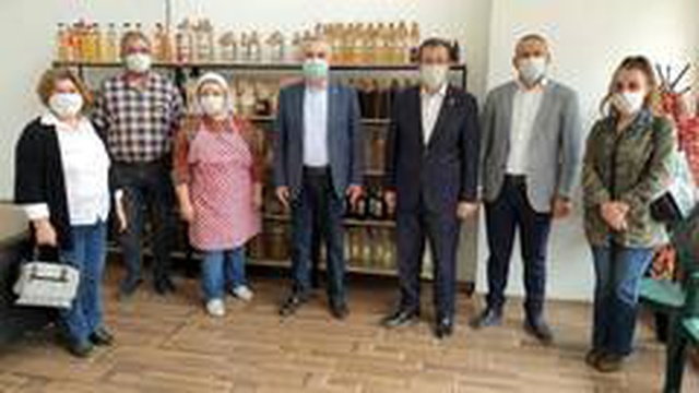 Ailesi için ürettiği kozalak reçeliyle marka oldu