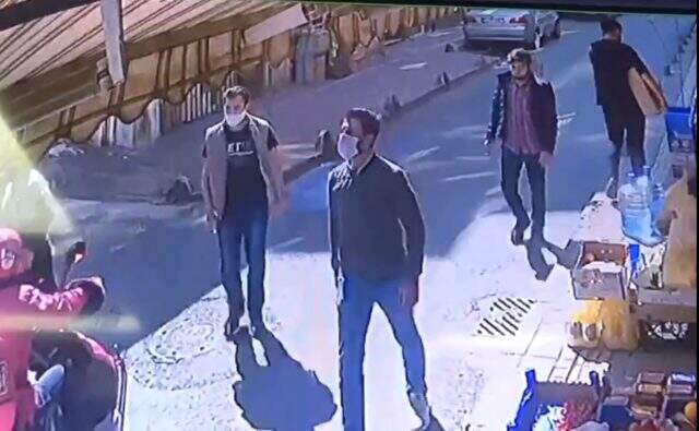 Maskeli magandalar, güpegündüz saldırdı! O anlar kamerada Maskeli magandalar, güpegündüz saldırdı! O anlar kamerada