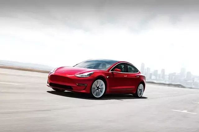 Çinli Xpeng 7 Tesla Model 3'e karşı