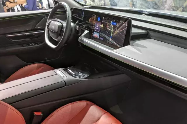 Çinli Xpeng 7 Tesla Model 3'e karşı