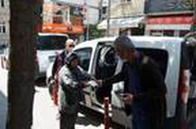 Gözyaşlarına hakim olamadı! Sokağa çıkmaya hazırlanan yaşlı kadının cüzdanı çalındı