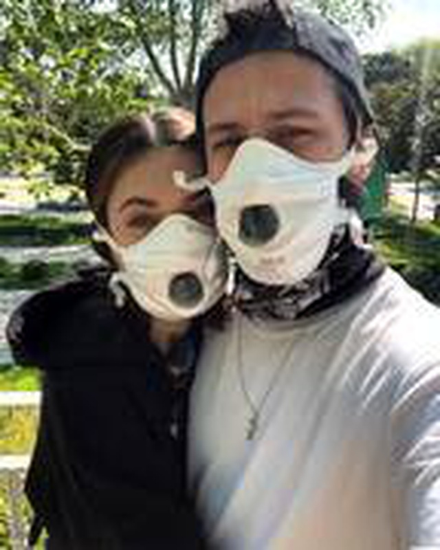 Maskeli çift