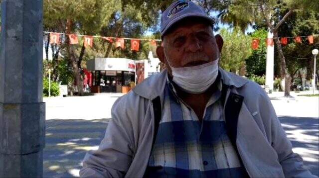 Sokağa çıkmasına izin verilen 83'lük dede, gezmek yerine ekmek parasının peşine düştü Sokağa çıkmasına izin verilen 83'lük dede, gezmek yerine ekmek parasının peşine düştü