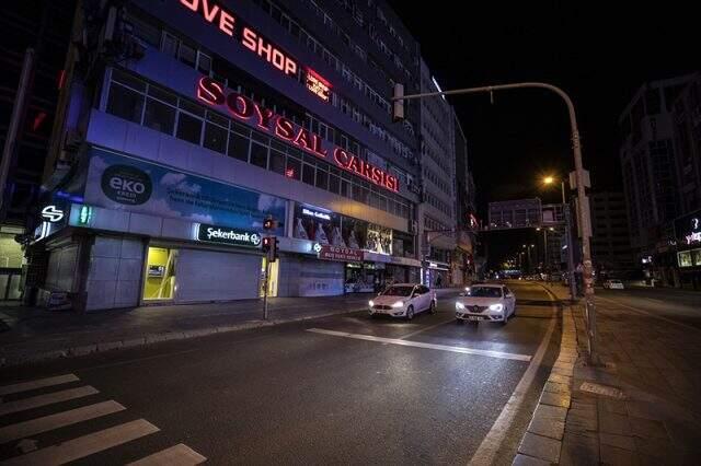 Son Dakika: 24 şehirde hafta sonu uygulanan sokağa çıkma yasağı sona erdi Son Dakika: 24 şehirde hafta sonu uygulanan sokağa çıkma yasağı sona erdi