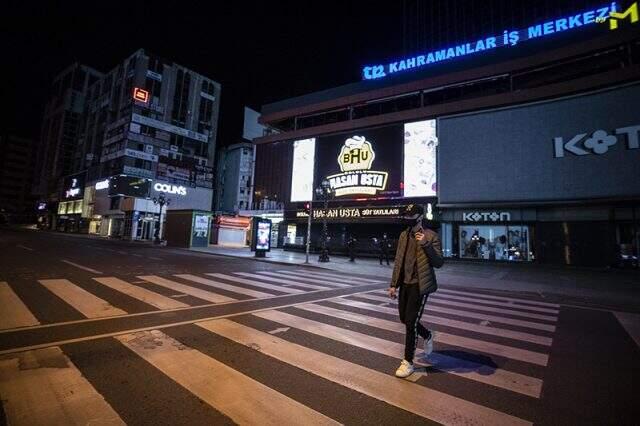 Son Dakika: 24 şehirde hafta sonu uygulanan sokağa çıkma yasağı sona erdi Son Dakika: 24 şehirde hafta sonu uygulanan sokağa çıkma yasağı sona erdi