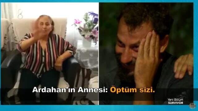 Survivor 2020 yarışmacıları, ada konseyinde annelerinden gelen videoları izleyince gözyaşlarına boğuldu