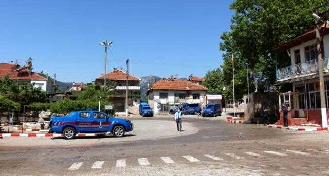 Berberin testinin pozitif çıktığı beldede, sıkı karantina önlemleri alındı Berberin testinin pozitif çıktığı beldede, sıkı karantina önlemleri alındı