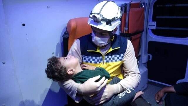 İdlib'deki göçmen kampında 50 Suriyeli zehirlendi