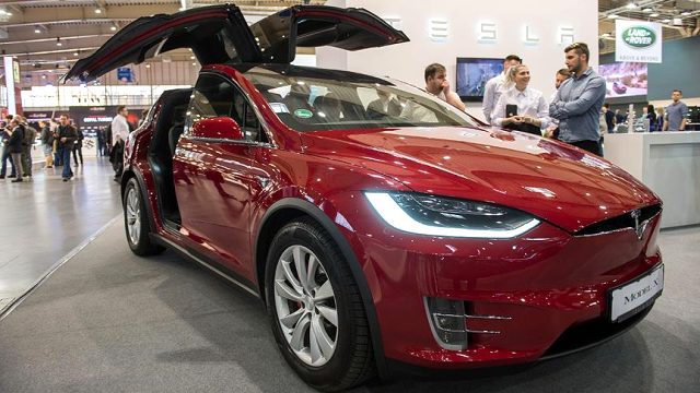 Tesla, koronavirüs tedbirlerine rağmen ABD'deki fabrikasını açıyor