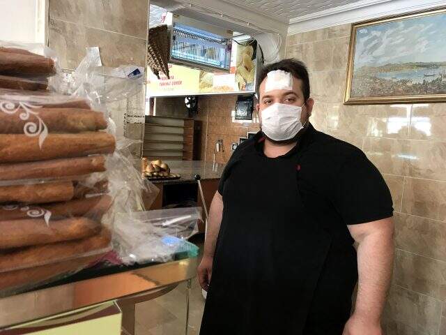 Üsküdar'da 65 yaş üstü vatandaşın pide siparişini götüren fırına 'Sipariş alamazsın' diyen grup saldırdı Üsküdar'da 65 yaş üstü vatandaşın pide siparişini götüren fırına 'Sipariş alamazsın' diyen grup saldırdı