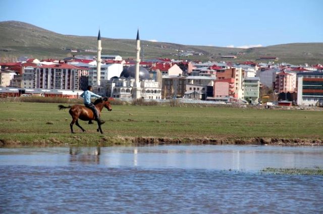 Ardahan'da Kura Nehri taştı, Ardahan Ovası göle göndü