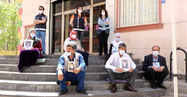 Evlat nöbetindeki baba: HDP Grup Başkan Vekili Beştaş arka kapıdan kaçtı Evlat nöbetindeki baba: HDP Grup Başkan Vekili Beştaş arka kapıdan kaçtı
