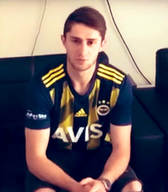 Fenerbahçe'nin yeni transferi İsmail Yüksek formayı giydi: Emeği geçen herkese teşekkürler