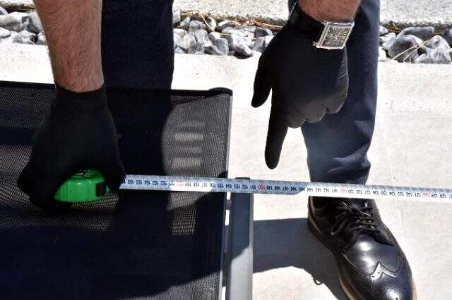 Otellerde sosyal mesafe kuralına uygunluk metreyle ölçüldü Otellerde sosyal mesafe kuralına uygunluk metreyle ölçüldü