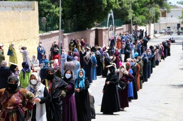 Şanlıurfa Valisi: PTT'deki yoğunluğun önüne geçemiyoruz Şanlıurfa Valisi: PTT'deki yoğunluğun önüne geçemiyoruz