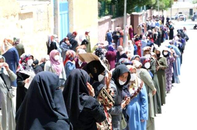 Şanlıurfa Valisi: PTT'deki yoğunluğun önüne geçemiyoruz Şanlıurfa Valisi: PTT'deki yoğunluğun önüne geçemiyoruz