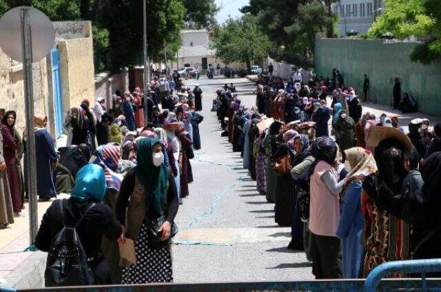 Şanlıurfa Valisi: PTT'deki yoğunluğun önüne geçemiyoruz Şanlıurfa Valisi: PTT'deki yoğunluğun önüne geçemiyoruz