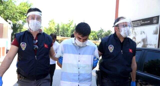 80 yaşındaki kadını dolandıran şüpheliler, dövme detayı sayesinde yakalandı 80 yaşındaki kadını dolandıran şüpheliler, dövme detayı sayesinde yakalandı
