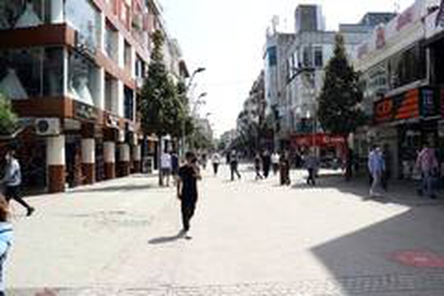 Yaşıtları gezip dolaşırken 18 yaşındaki genç kızın ilk işi sokak hayvanlarını beslemek oldu