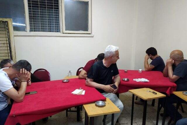 Depoda kumar oynarken basılan 15 kişiye 63 bin TL para cezası uygulandı Depoda kumar oynarken basılan 15 kişiye 63 bin TL para cezası uygulandı