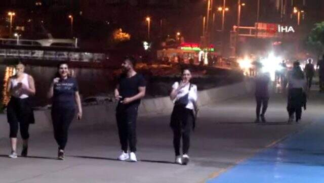 İstanbul'da ısınan hava sonrasında sahillere akın eden vatandaşlar, koronavirüs önlemlerine uymadı