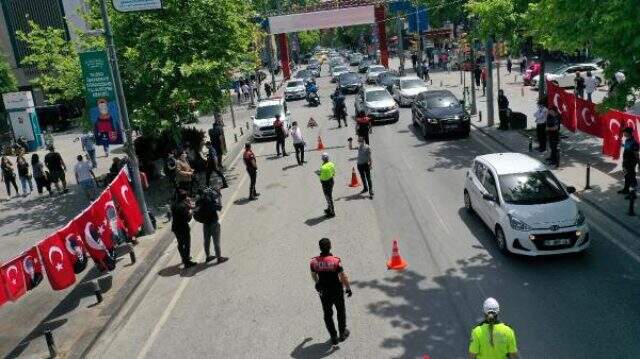 Uyarıları dinlemeyen vatandaşlar Bağdat Caddesi'ne akın etti Uyarıları dinlemeyen vatandaşlar Bağdat Caddesi'ne akın etti