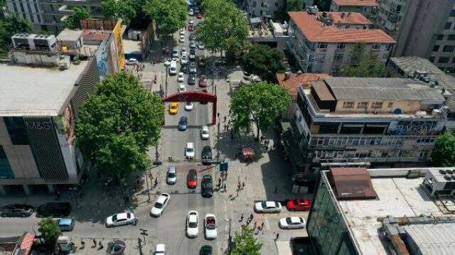 Uyarıları dinlemeyen vatandaşlar Bağdat Caddesi'ne akın etti Uyarıları dinlemeyen vatandaşlar Bağdat Caddesi'ne akın etti